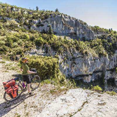 Vélo dans les gorges de la Nesque